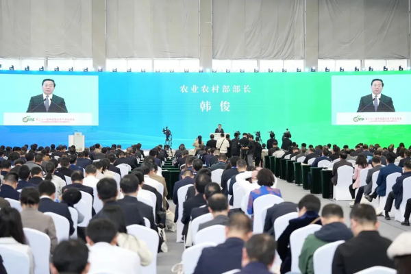 農(nóng)業(yè)農(nóng)村部黨組書記、部長韓俊：發(fā)展智慧農(nóng)業(yè)，以農(nóng)業(yè)新質(zhì)生產(chǎn)力驅(qū)動現(xiàn)代農(nóng)業(yè)建設