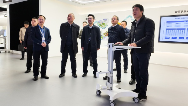 山西省農(nóng)業(yè)農(nóng)村廳黨組書(shū)記、廳長(zhǎng)孫京民一行蒞臨托普云農(nóng)調(diào)研考察