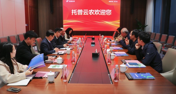 周國富率浙江大學校友代表團考察托普云農(nóng)